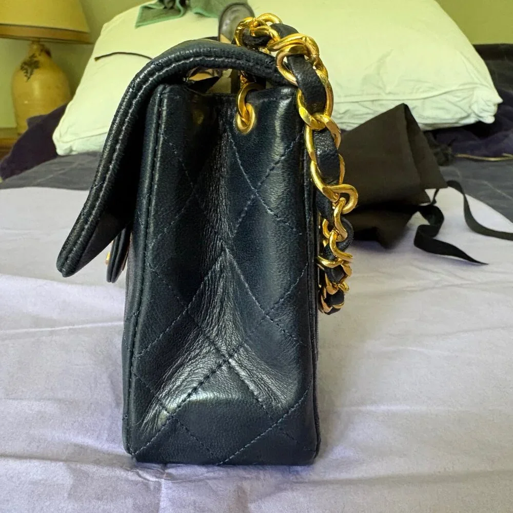 CHANELVINTAGE NAVY QUILTED LAMBSKIN MINI FLAPBAG - Picture 7 of 14